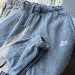 men’s nike track pants size medium worn once